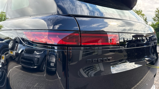 Land Rover Range Rover Sport 3.0 D300 SE 5dr Auto Diesel Estate - Image 19